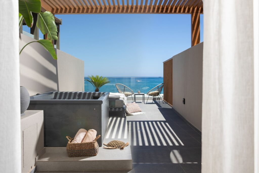 Deluxe Suite Sea View With Outdoor Jacuzzi