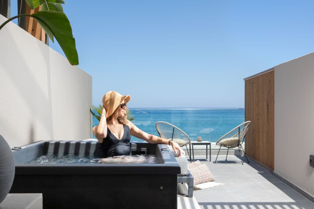 Deluxe Suite Sea View With Outdoor Jacuzzi
